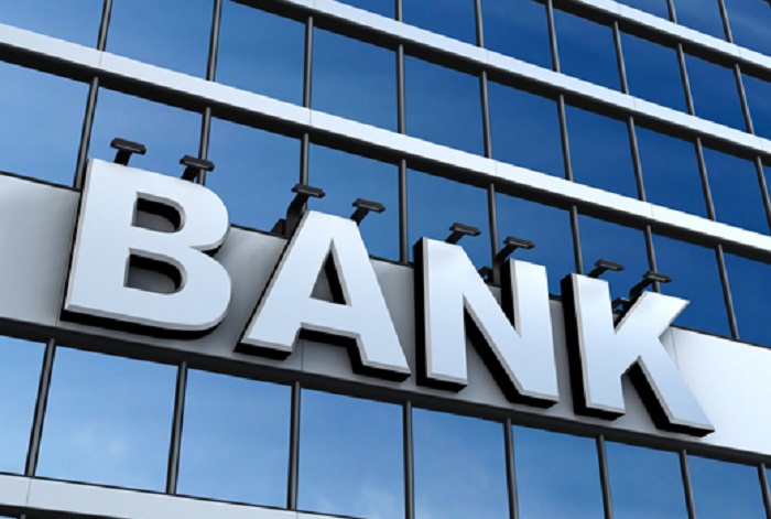 `Banklar indi yox, iki il əvvəl bağlanmalı idi` - Ekspert