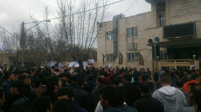 Azərbaycanlılar İranda etiraz aksiyası keçiriblər