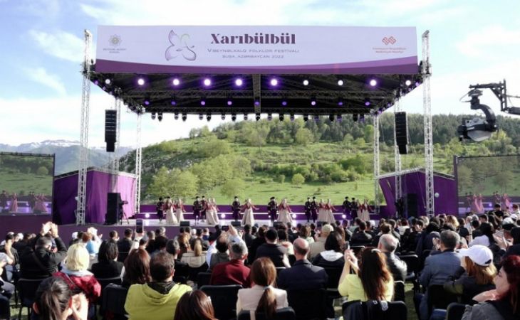    Prezident və birinci xanım “Xarıbülbül” festivalının açılışında     