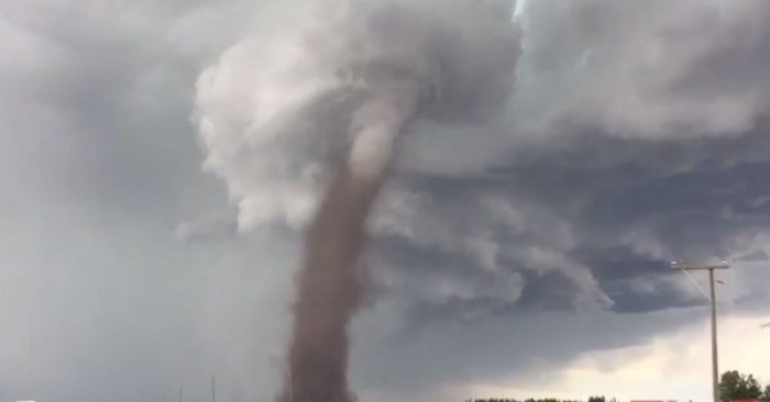 Video shows Tornado touching down in Canada