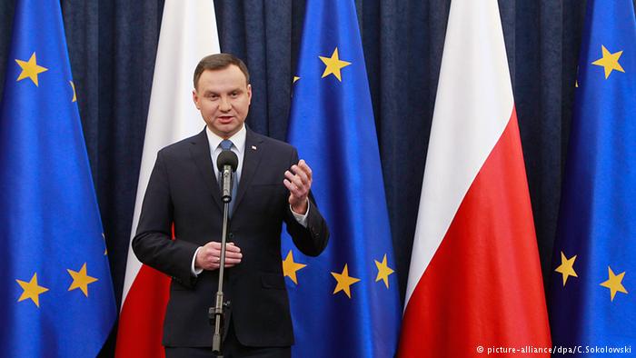 Le président polonais signe une loi controversée sur les médias Le président polonais signe une loi controversée sur les médias