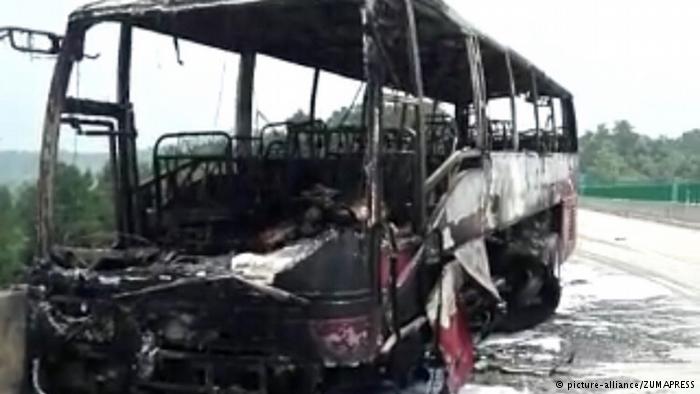 China tourist bus fire kills 30