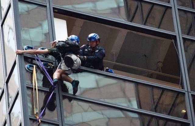 L`homme escaladant la tour Trump arrêté