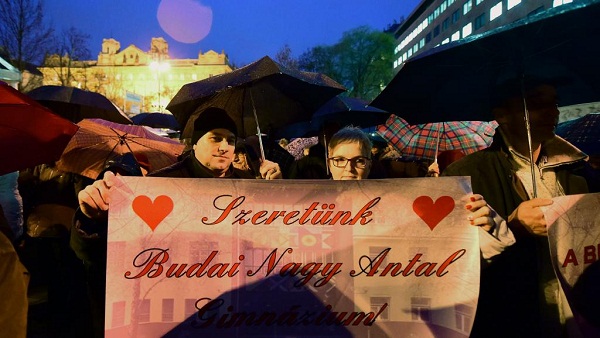 Hongrie: manifestation contre la nationalisation des écoles et lycées