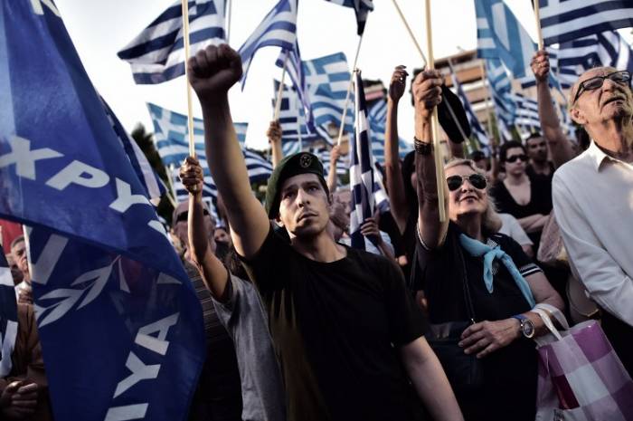 Grèce : un film sur Aube dorée et les néonazis ordinaires, en multilangues sur internet