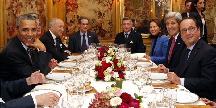 Après les tractations de la COP21, Obama et Hollande en goguette dans le Marais