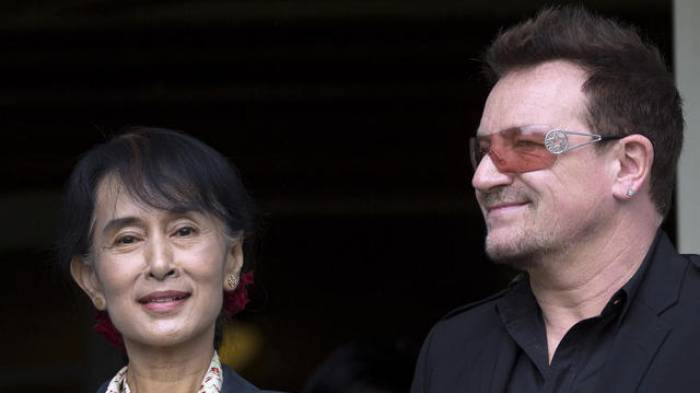 Bono, ancien défenseur d'Aung San Suu Kyi, appelle à sa démission