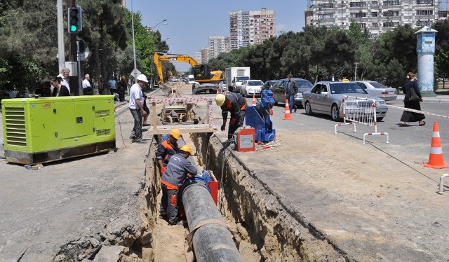 Azadlıq prospektində su xətləri dəyişdirilir