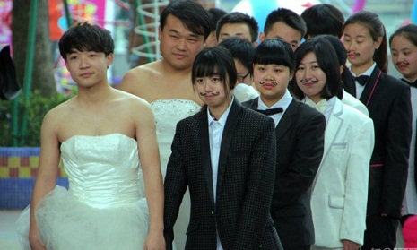 Cross dressing wedding proposals in China - VIDEO