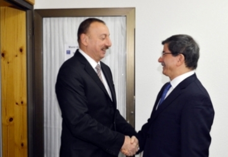 İlham Əliyev Davudoğlu ilə görüşdü