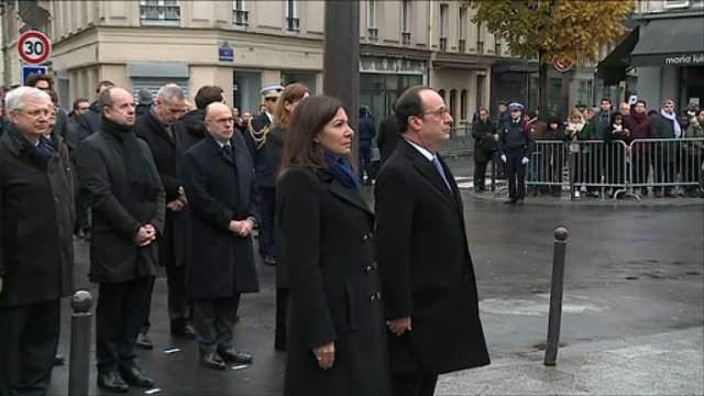 François Hollande rend hommage aux victimes des attentats du 13 novembre - VIDEO