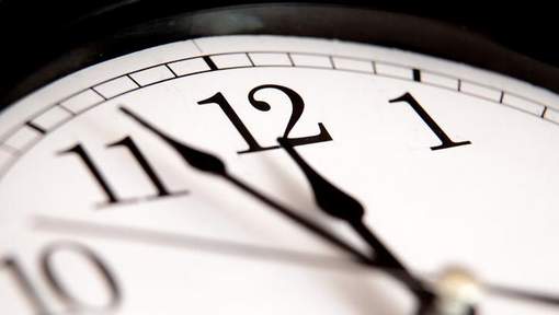 L`horloge de l`apocalypse avancée plus près de minuit