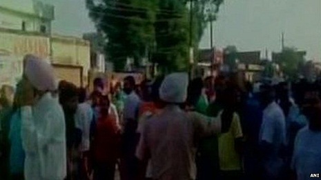 Gunmen storm police station in India"s Punjab - VIDEO