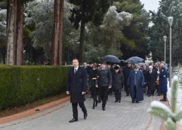 Prezident və ailəsinin Fəxri Xiyabana ziyarəti  - FOTOLAR