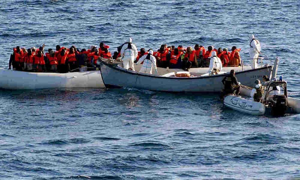 Migrants: au moins dix morts sur un canot en Méditerranée