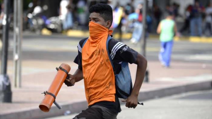 Sondeo: 85% de venezolanos rechaza protestas violentas de derecha