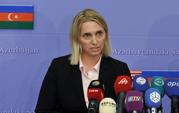 La sous-secrétaire d`Etat adjointe des Etats-Unis arrive en Azerbaïdjan