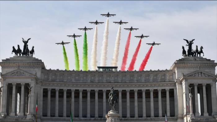 Italia conmemora el Día de la República a todo color