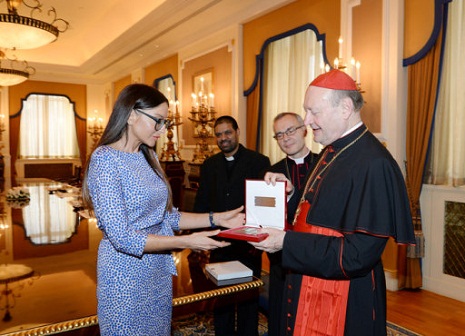Mehriban Əliyevadan Vatikan kardinalına təbrik - FOTOLAR