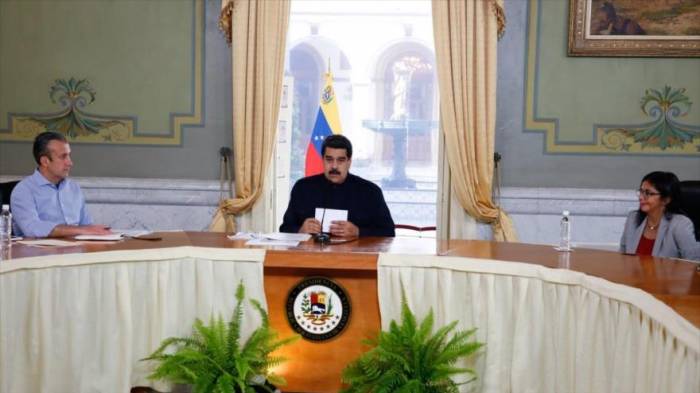 Maduro sustituye a dólar por yuan chino para cotizar petróleo