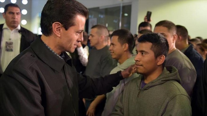 Peña Nieto recibe a 135 migrantes deportados de EEUU
