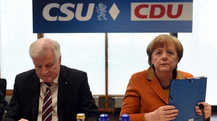 Seehofer fordert Ende der parteiinternen Debatte über Merkel