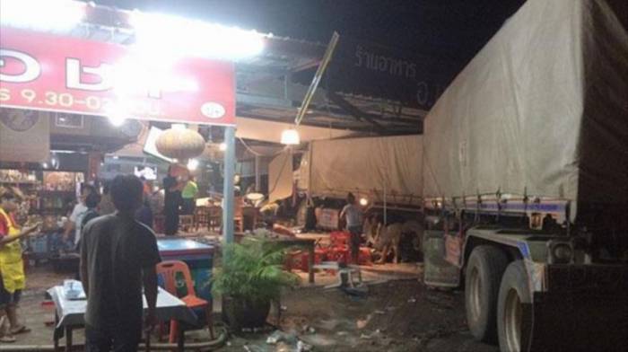 Choque de camión contra restaurante deja 3 muertos en Tailandia