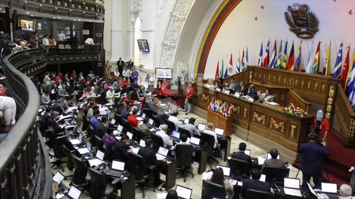 Parlamento venezolano debate “abandono del cargo” de Maduro