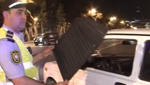 60 yaşlı sərxoş sürücü özünü biabır etdi- VİDEO