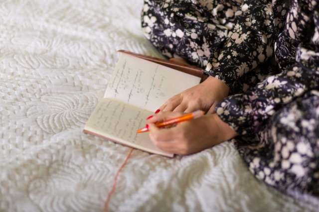Writing a to-do list may help you sleep faster, study says