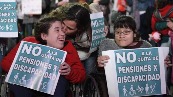 Discapacitados exigen restitución de sus pensiones en Argentina