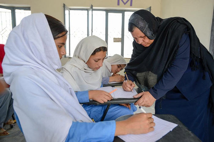 Afghan refugee teacher honoured with UN award for tireless efforts to educate girls