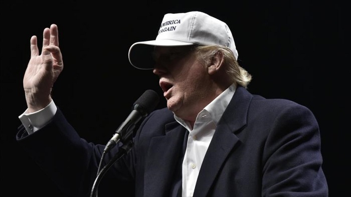 Trump: Clinton es culpable, no se revisan 650 mil correos en días