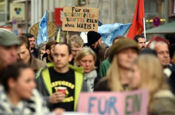 Tausende demonstrieren in Köln gegen Hooligan-Kundgebung