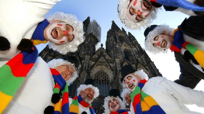 Auftakt zum Straßenkarneval im Rheinland