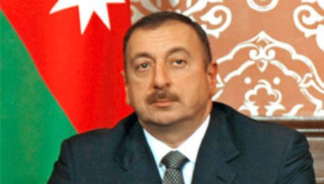 İlham Əliyev Kiyevdə abidəni ziyarət edib