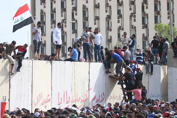 Cinq morts chez les manifestants samedi à Bagdad, selon le ministre de l`Intérieur irakien