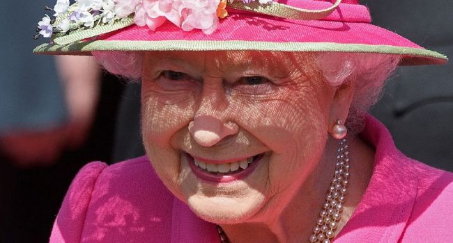 Le couple de Harry adoubé par la Reine de la Grande Bretagne 