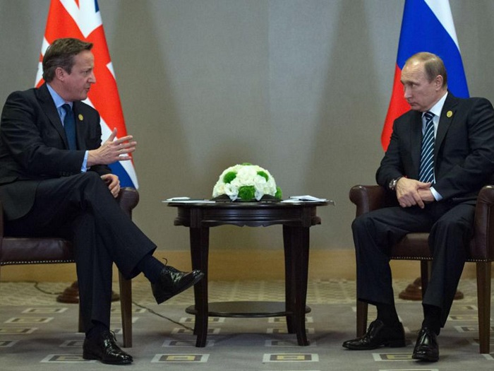 Attentats de Paris: Les dirigeants du monde réunis contre le terrorisme, dit Cameron