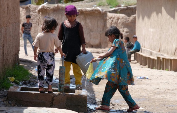 Tadjikistan: la pauvreté pousse des mères à se suicider avec leurs enfants