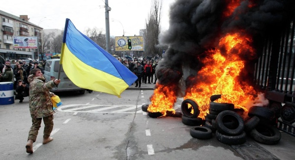 A Kiev, le bureau d`un juge chargé du procès de militaires russes présumés incendié