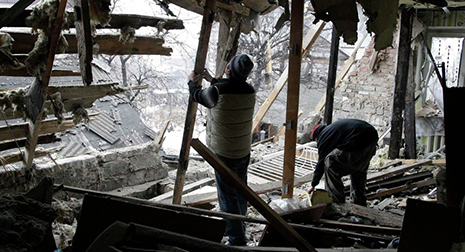 Mortar Shell Strikes Tram Stop in Donetsk Leaving 13 Dead, Dozens Injured