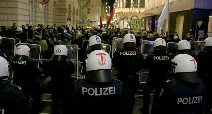 Austrian mosque defaced with pig heads as Nazi-linked freedom party soars