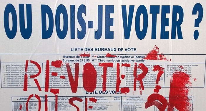 Déchirer sa carte d’électeur, nouvelle tendance en France? 
