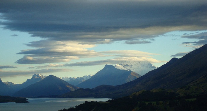 Strong 6.0-magnitude quake hits off New Zealand 