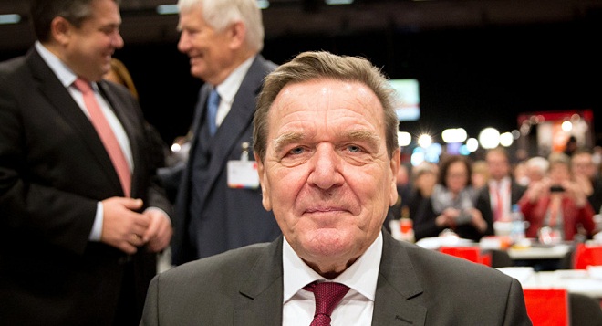 Gerhard Schröder: "la prolongation des sanctions antirusses est absurde"