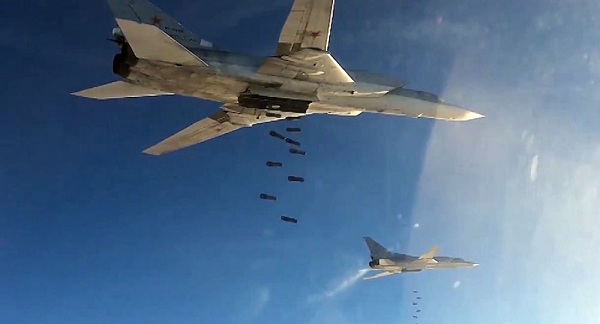 URGENT: Des bombardiers russes détruisent une usine chimique de Daech en Syrie