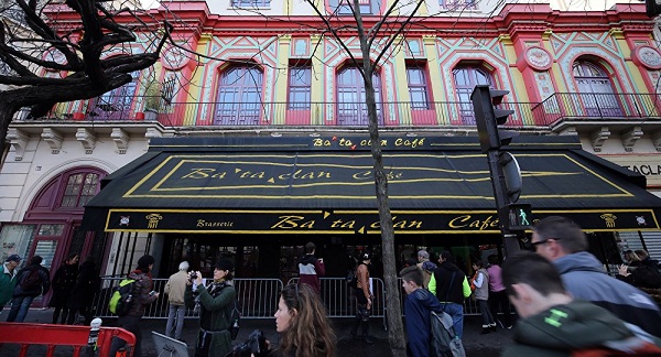30.000 signatures pour la naturalisation d`un vigile du Bataclan 30.000 signatures pour la naturalisation d`un vigile du Bataclan
