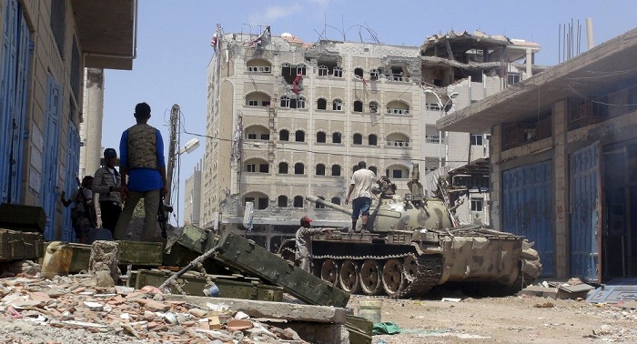 Missile Hits Fledgling Yemen Gov`t Headquarters in Aden - VIDEO
