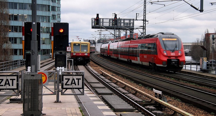 Female-Only Trains Appear in Germany After Cologne Sex Attacks - V?DEO